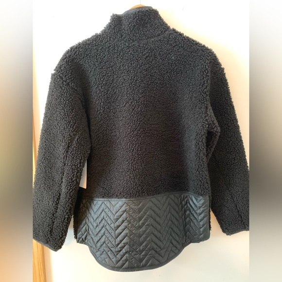Women’s NWT Athleta Oversized Sherpa Black Quartertop Pullover Swester Size XS - Picture 3 of 13